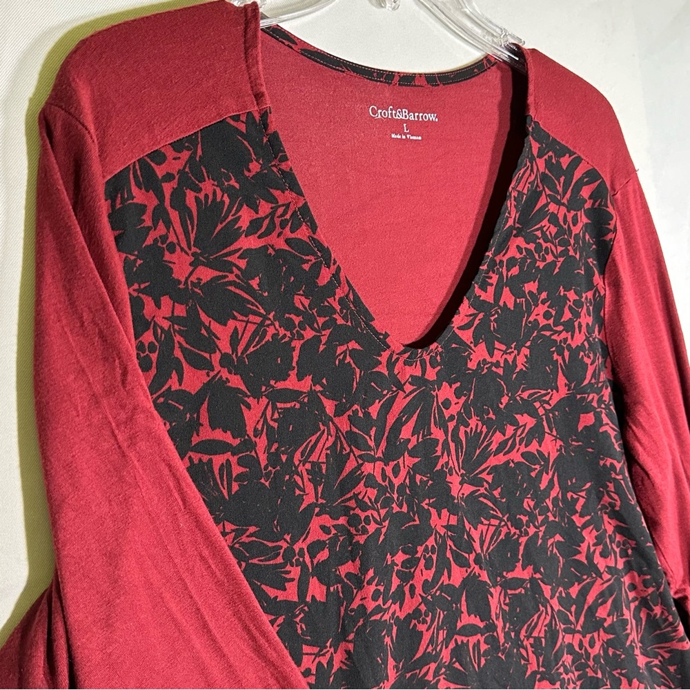 Croft & Barrow Romantic Long-Sleeve Wine Red Black Top V-neck Women's size Large